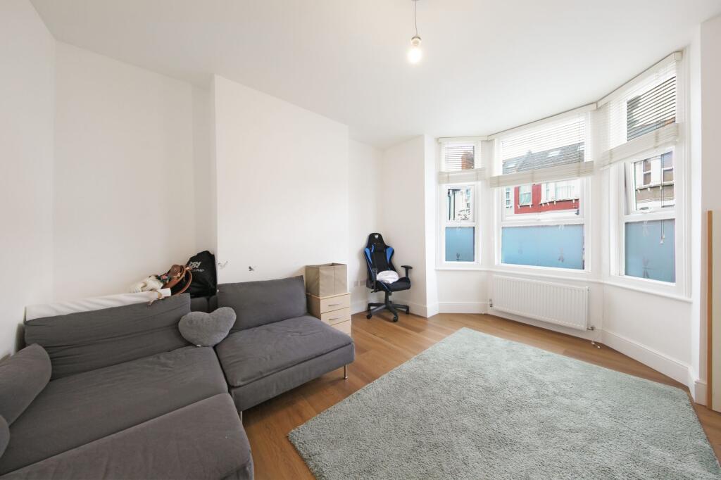 3 bed 1st Floor Flat for rent in London. From Portland Estate Agents - London