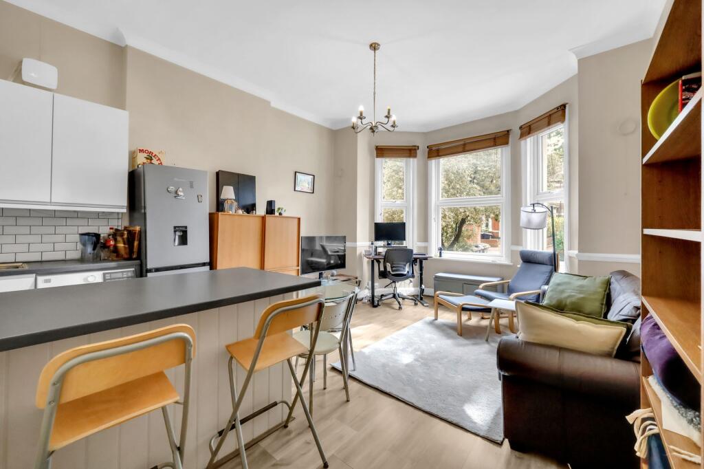 1 bed 1st Floor Flat for rent in London. From Portland Estate Agents - London