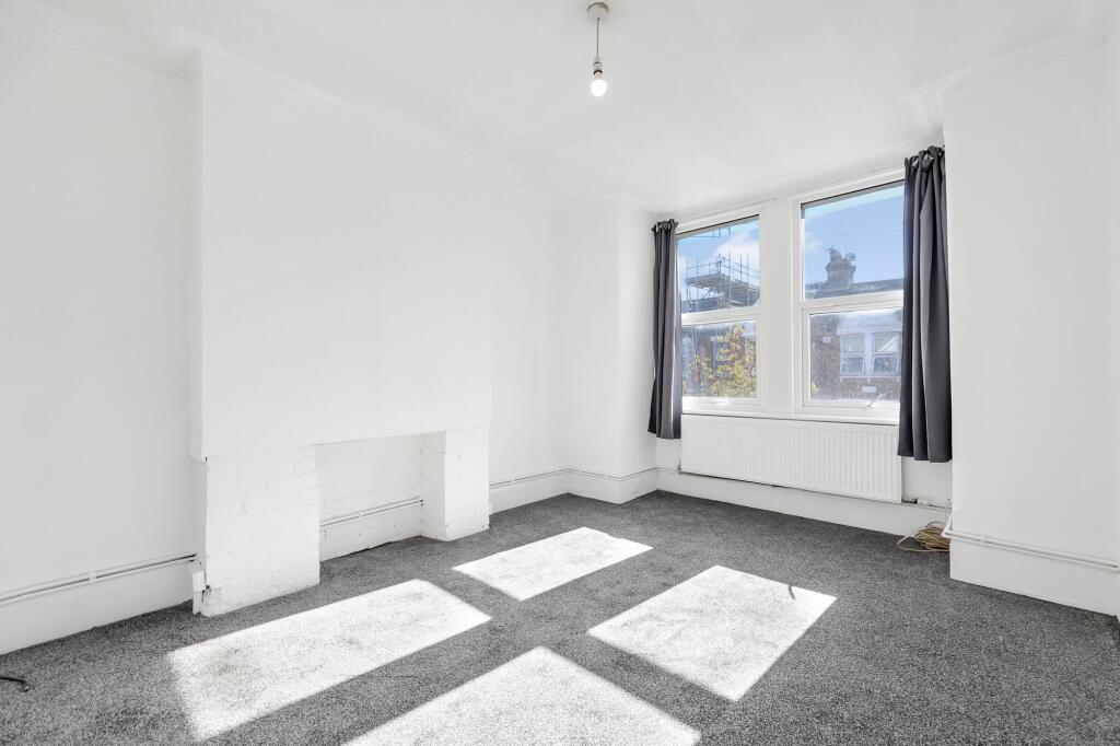 3 bed 1st Floor Flat for rent in London. From Portland Estate Agents - London