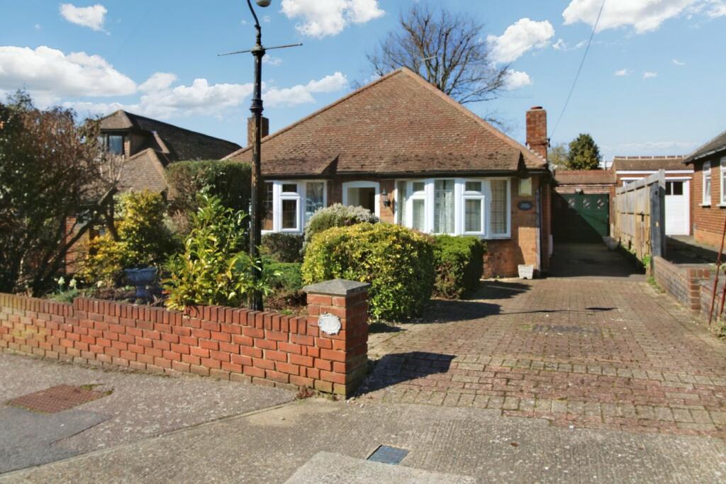 2 bed Detached bungalow for rent in Orpington. From Proctors - London