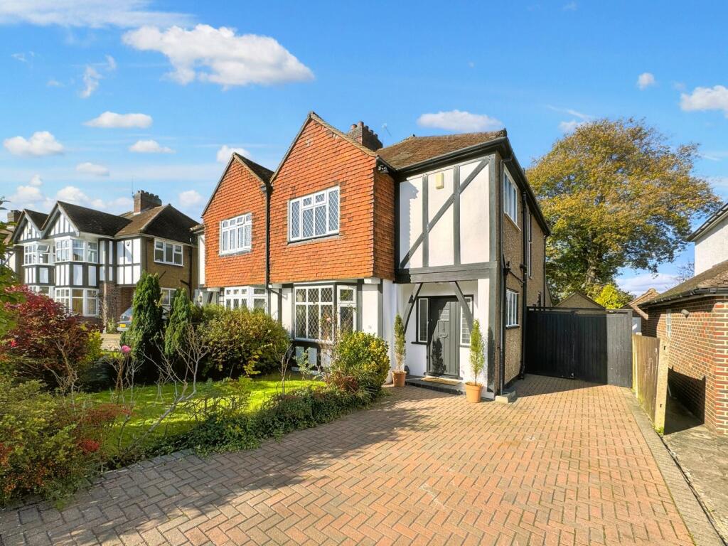 3 bed Semi Detached for rent in Keston Mark. From Proctors - Petts Wood 3 bed Semi Detached for rent in Keston Mark. From Proctors - Petts Wood