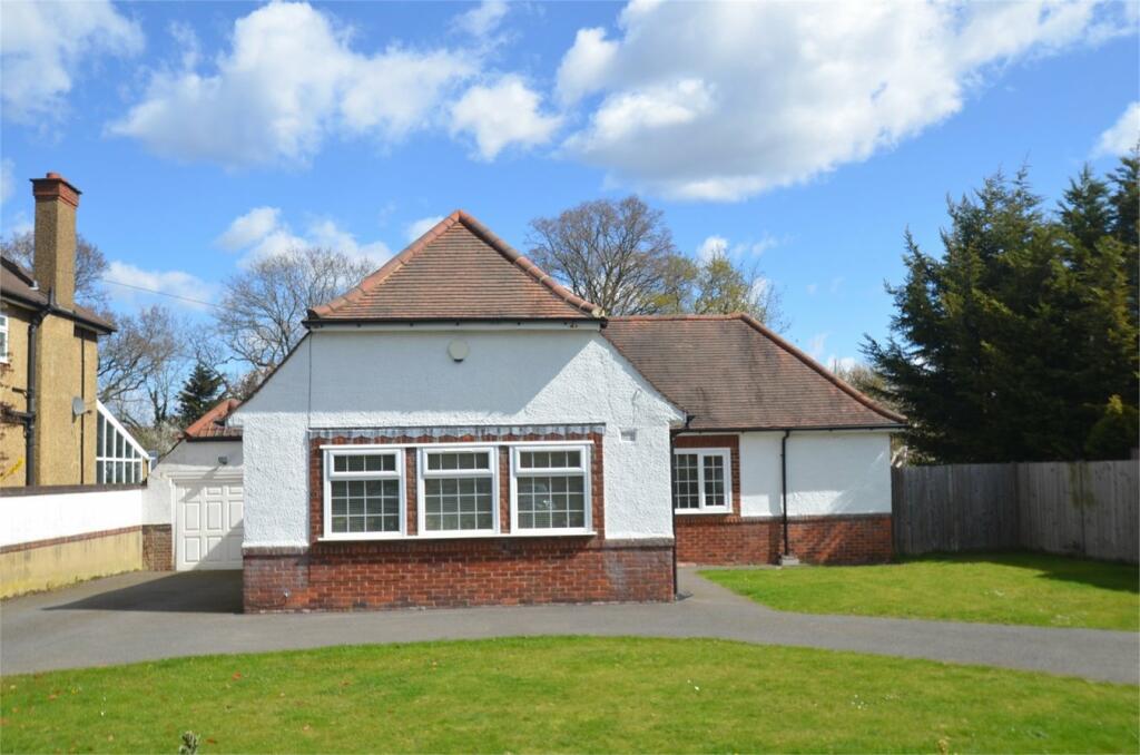 4 bed Detached bungalow for rent in Beckenham. From Proctors - London