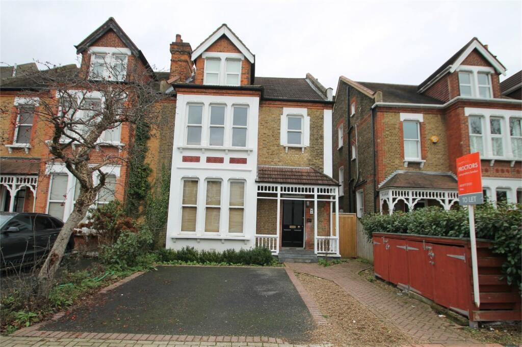2 bed 1st Floor Flat for rent in Beckenham. From Proctors - Shirley
