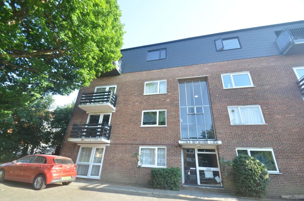 1 bed 1st Floor Flat for rent in Keston. From Proctors - Shirley