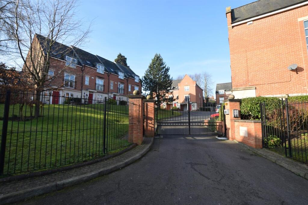 3 bed Town House for rent in Mackworth. From Professional Properties - Derby