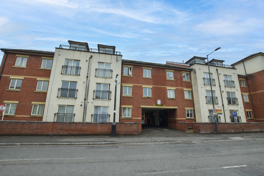 2 bed 1st Floor Flat for rent in Mackworth. From Professional Properties - Derby