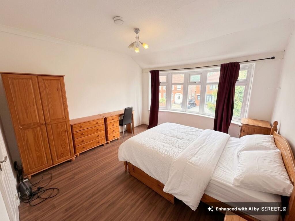 4 bed Semi Detached for rent in Gatley. From Property Genius - Manchester 4 bed Semi Detached for rent in Gatley. From Property Genius - Manchester