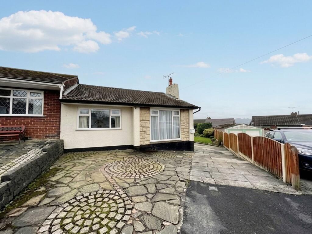 2 bed Semi-detached bungalow for rent in Woodley. From Property Genius - Manchester 2 bed Semi-detached bungalow for rent in Woodley. From Property Genius - Manchester