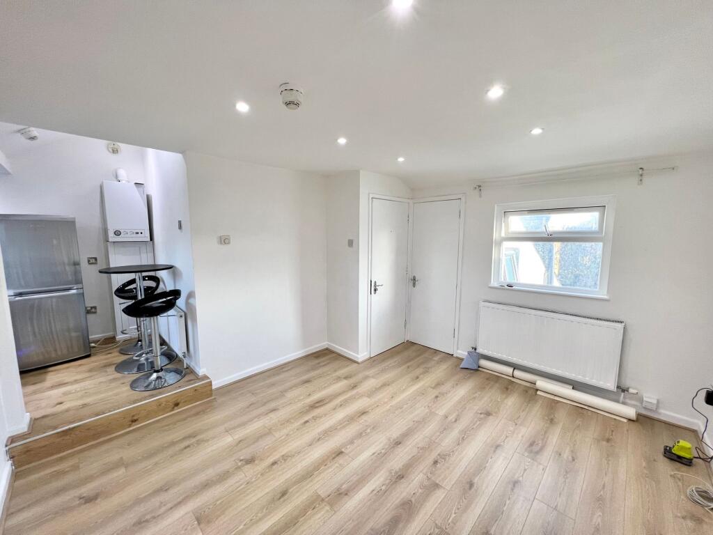 2 bed 1st Floor Flat for rent in Manchester. From Property Genius - Manchester