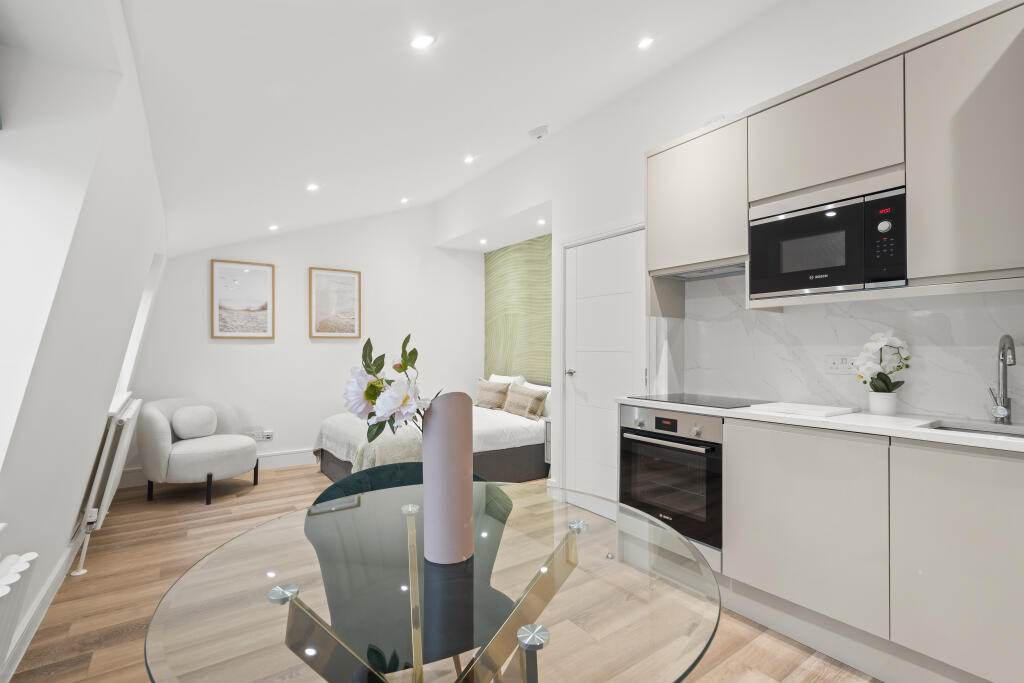3 bed Studio for rent in Paddington. From PVL Properties Ltd