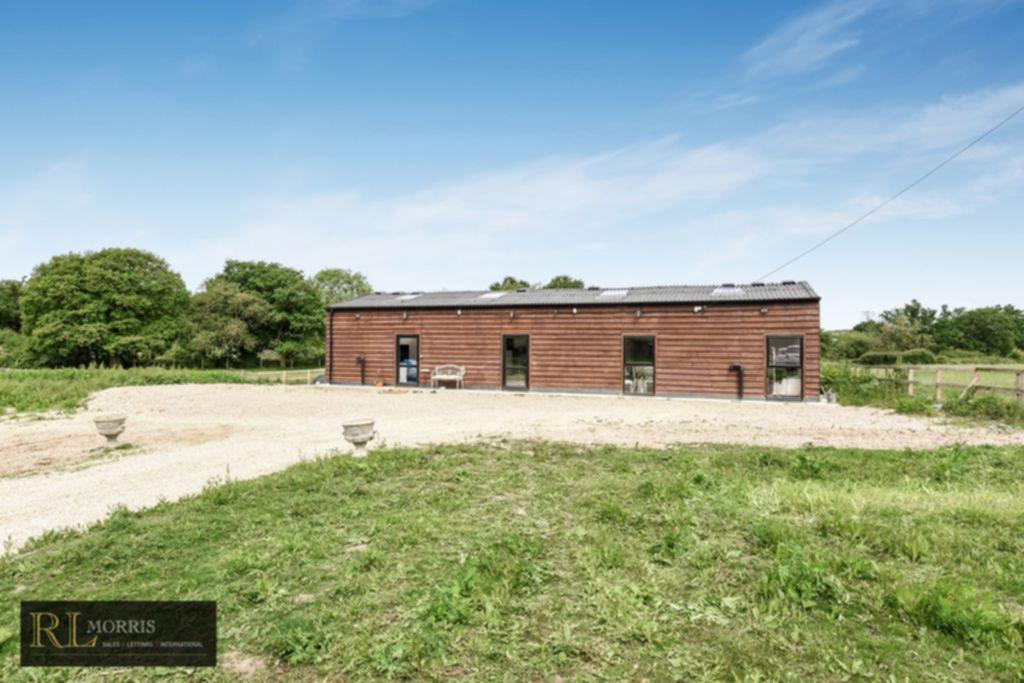 4 bed Barn Conversion for rent in Little Burstead. From R L Morris Estate Agents - South Woodford