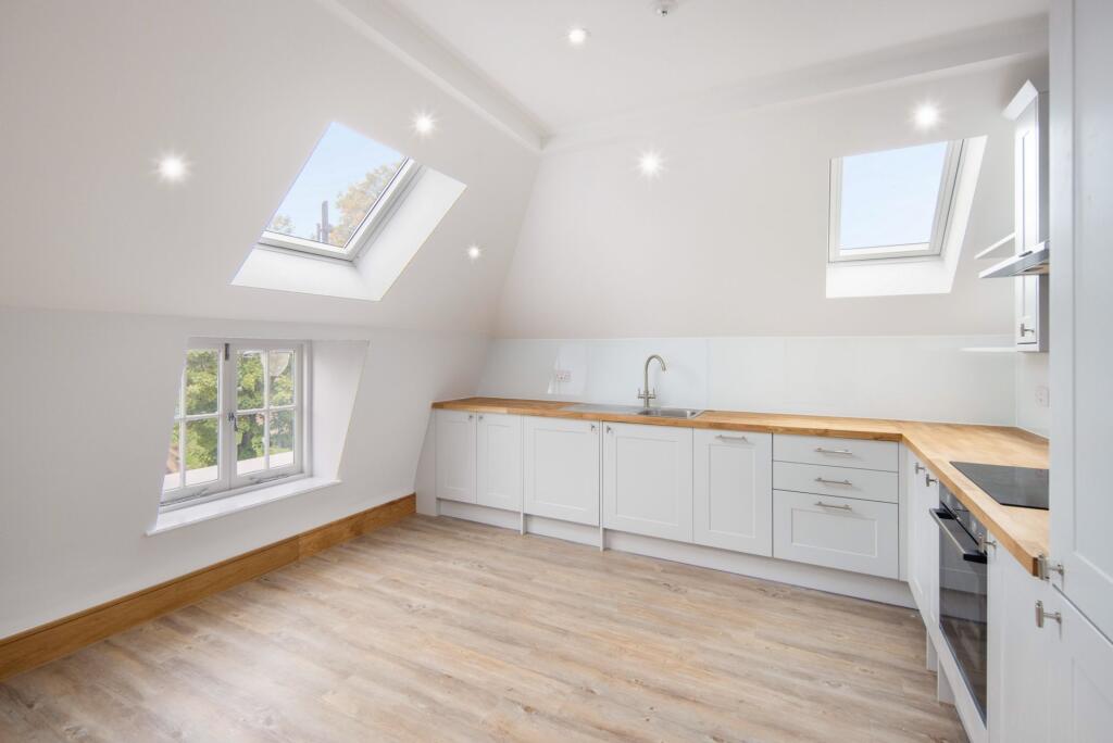 2 bed Apartment for rent in Woodford. From R L Morris Estate Agents - South Woodford