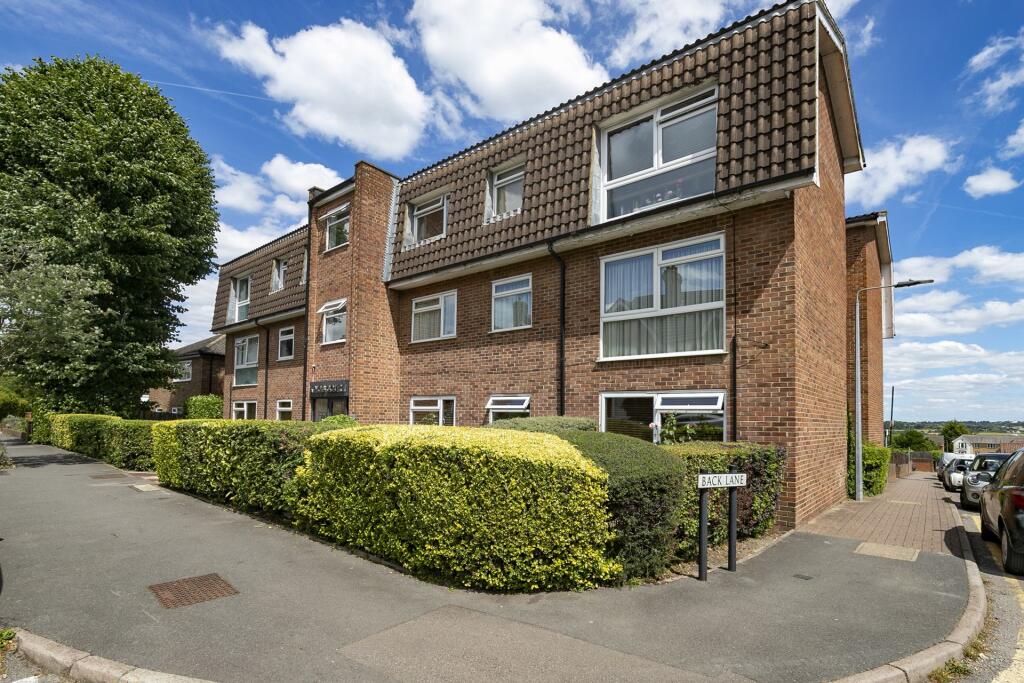 2 bed 1st Floor Flat for rent in Chigwell. From R L Morris Estate Agents - South Woodford