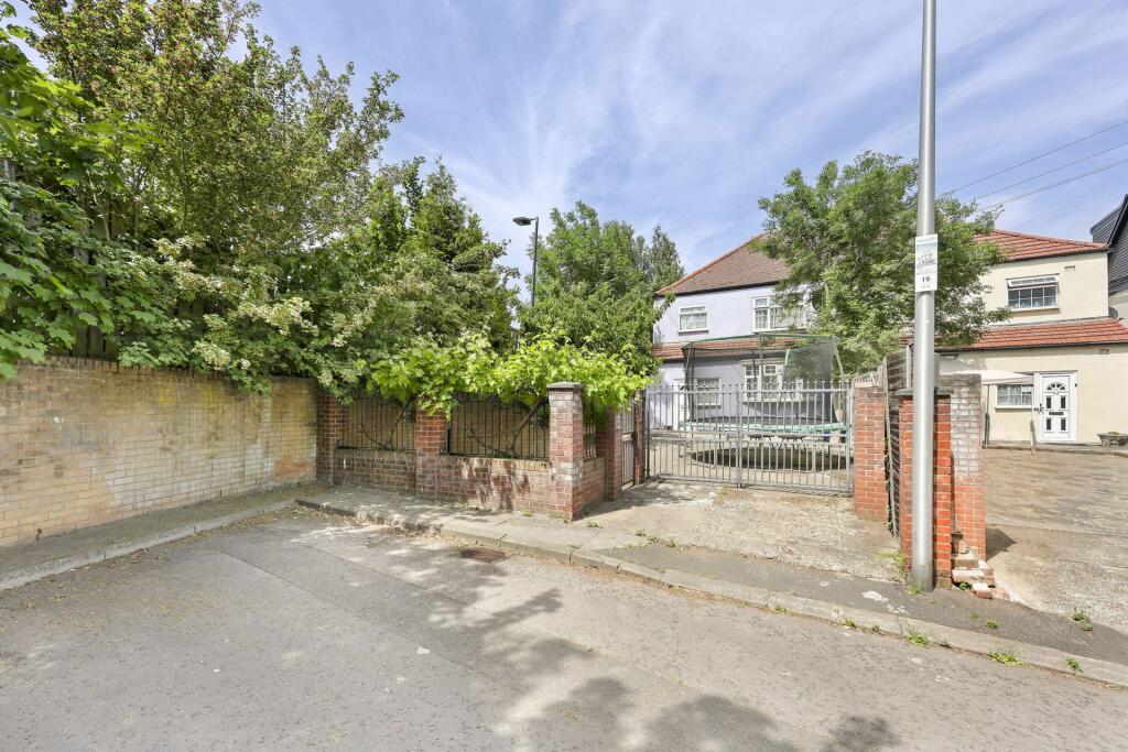 1 bed 1st Floor Flat for rent in Woodford. From R L Morris Estate Agents - South Woodford