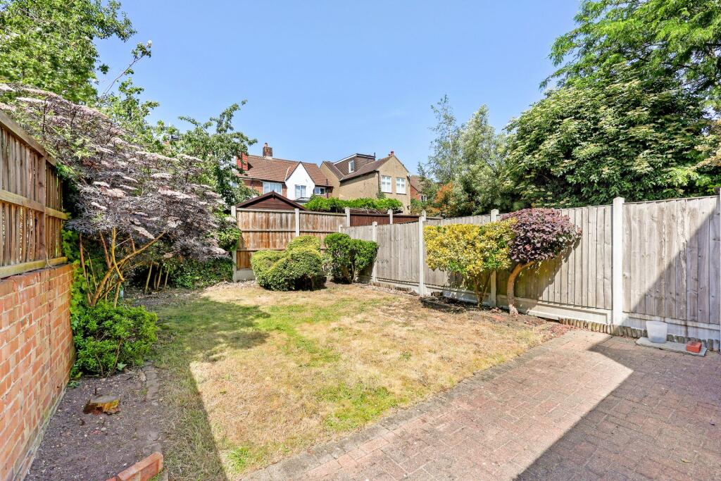 1 bed 1st Floor Flat for rent in Woodford. From R L Morris Estate Agents - South Woodford