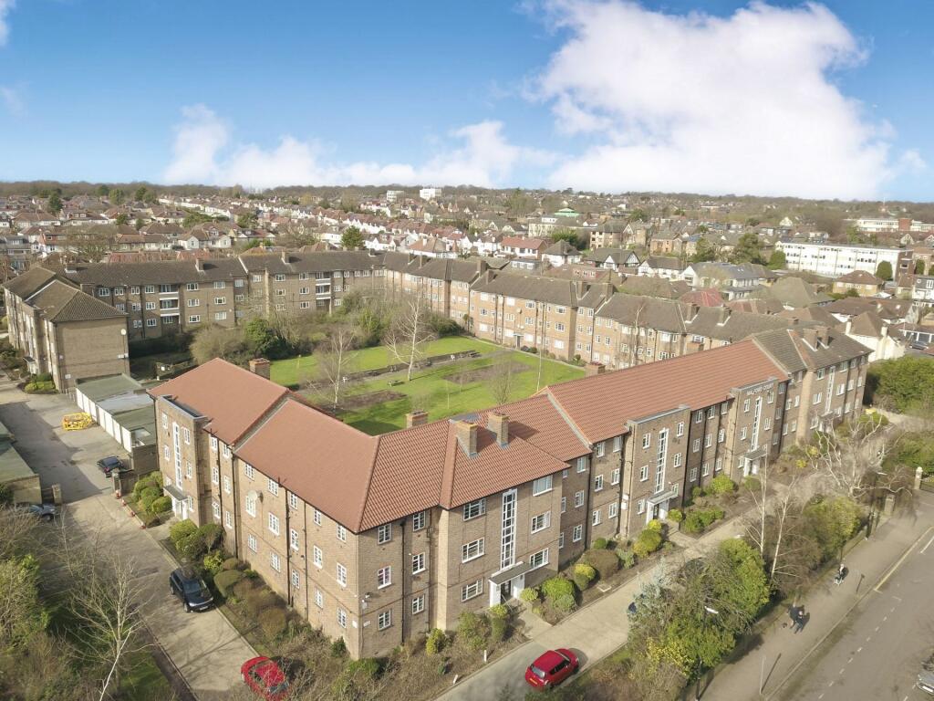 2 bed Apartment for rent in Wanstead. From R L Morris Estate Agents - South Woodford 2 bed Apartment for rent in Wanstead. From R L Morris Estate Agents - South Woodford