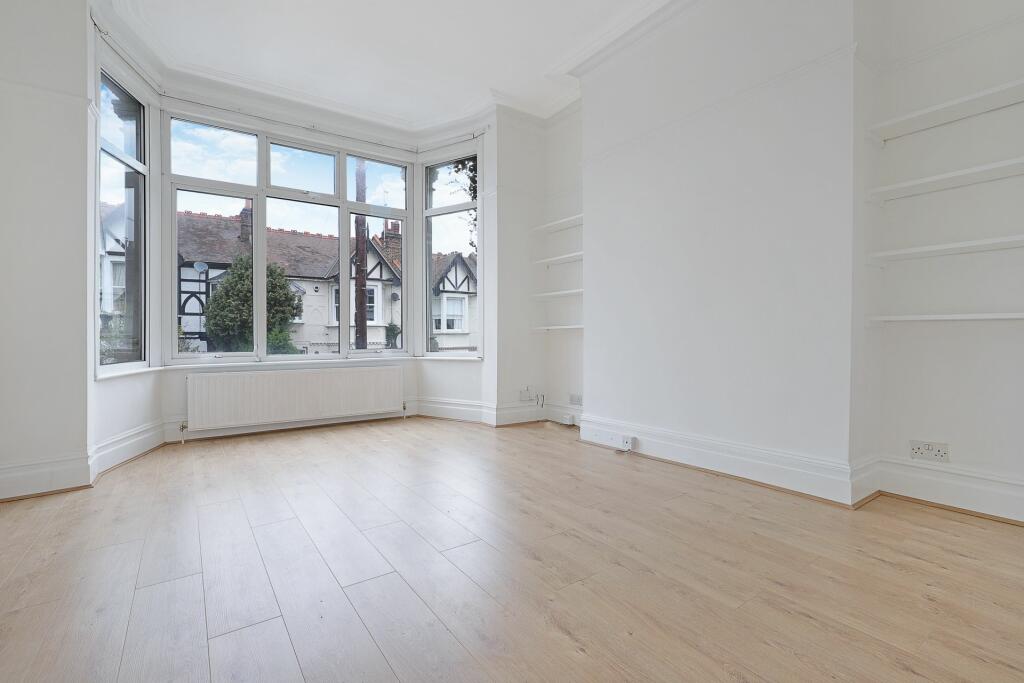 2 bed 1st Floor Flat for rent in Woodford. From R L Morris Estate Agents - South Woodford