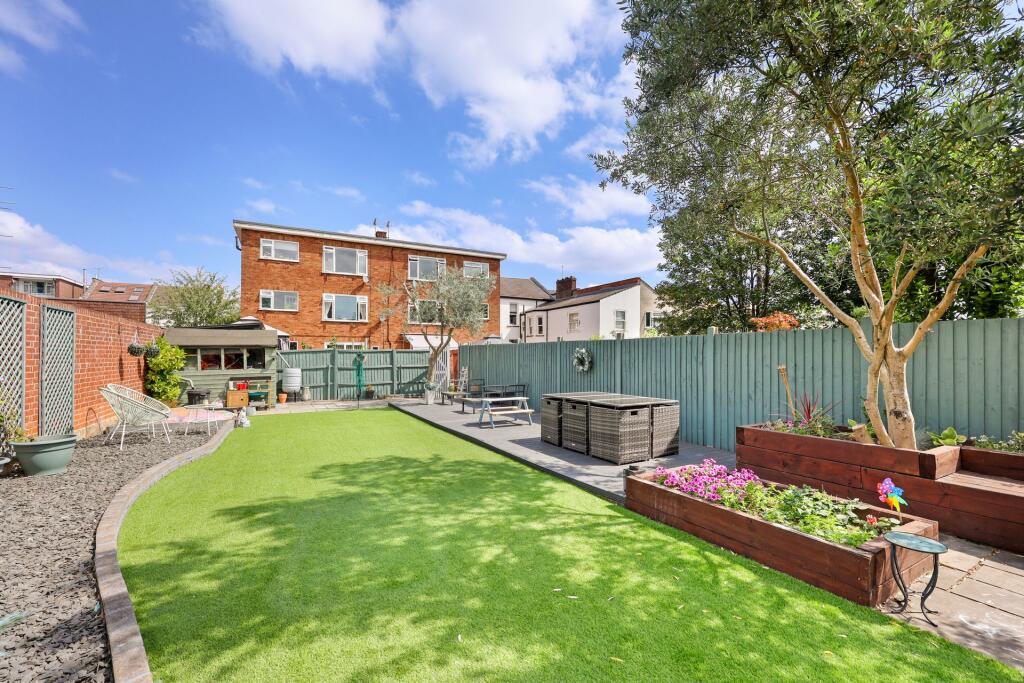 2 bed Apartment for rent in Woodford. From R L Morris Estate Agents - South Woodford