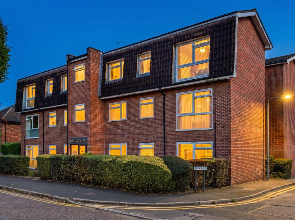 2 bed Apartment for rent in Chigwell. From R L Morris Estate Agents - South Woodford 2 bed Apartment for rent in Chigwell. From R L Morris Estate Agents - South Woodford