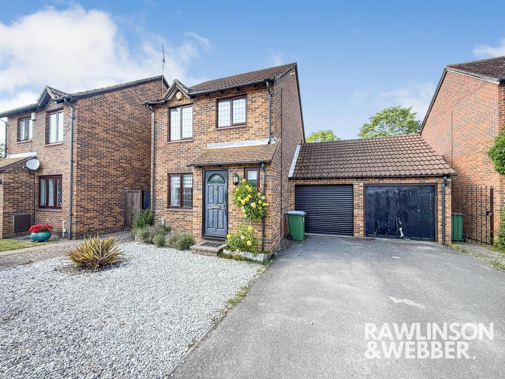 3 bed Detached for rent in East Molesey. From Rawlinson & Webber - East Molesey