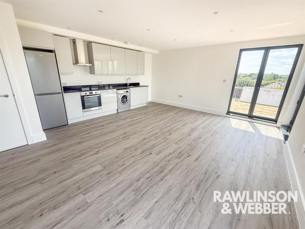 2 bed Penthouse for rent in West Molesey. From Rawlinson & Webber - East Molesey
