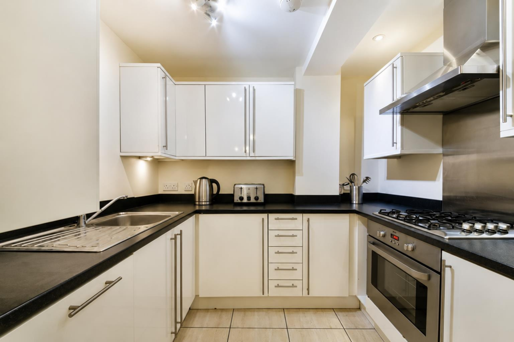 1 bed Apartment for rent in West Molesey. From Rawlinson & Webber - East Molesey
