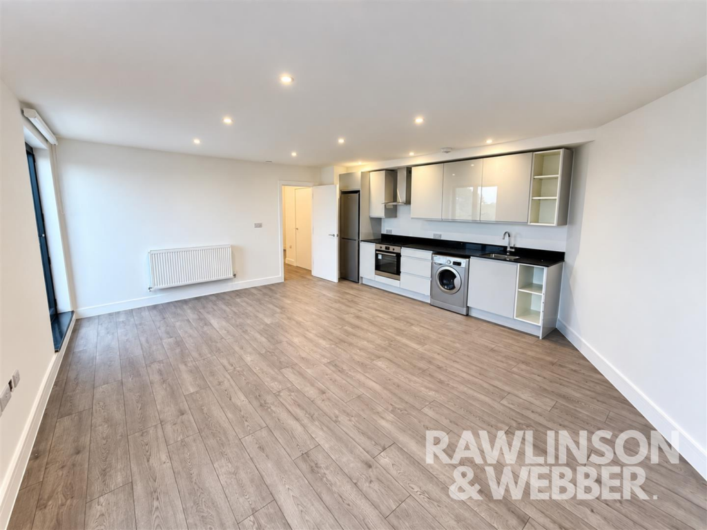 2 bed Penthouse for rent in West Molesey. From Rawlinson & Webber - East Molesey 2 bed Penthouse for rent in West Molesey. From Rawlinson & Webber - East Molesey