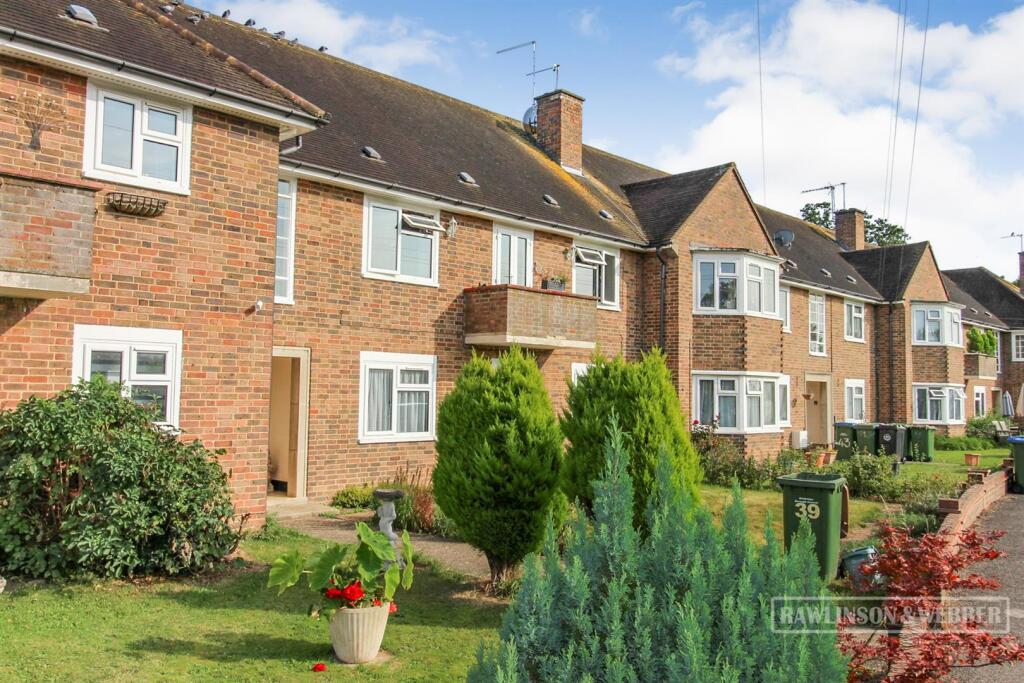 3 bed Apartment for rent in Esher. From Rawlinson & Webber - East Molesey 3 bed Apartment for rent in Esher. From Rawlinson & Webber - East Molesey