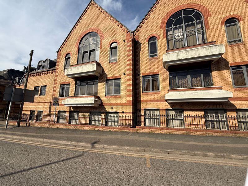 2 bed Apartment for rent in Whyteleafe. From Rayners Town & Country - Warlingham 2 bed Apartment for rent in Whyteleafe. From Rayners Town & Country - Warlingham