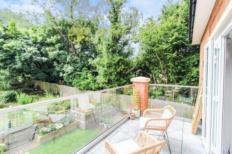 2 bed 1st Floor Flat for rent in Warlingham. From Rayners Town & Country - Warlingham 2 bed 1st Floor Flat for rent in Warlingham. From Rayners Town & Country - Warlingham