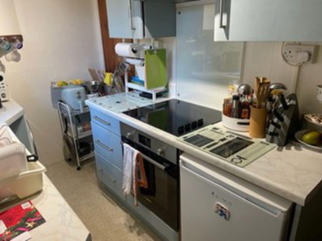 1 bed 1st Floor Flat for rent in Godstone. From Rayners Town & Country - Warlingham 1 bed 1st Floor Flat for rent in Godstone. From Rayners Town & Country - Warlingham