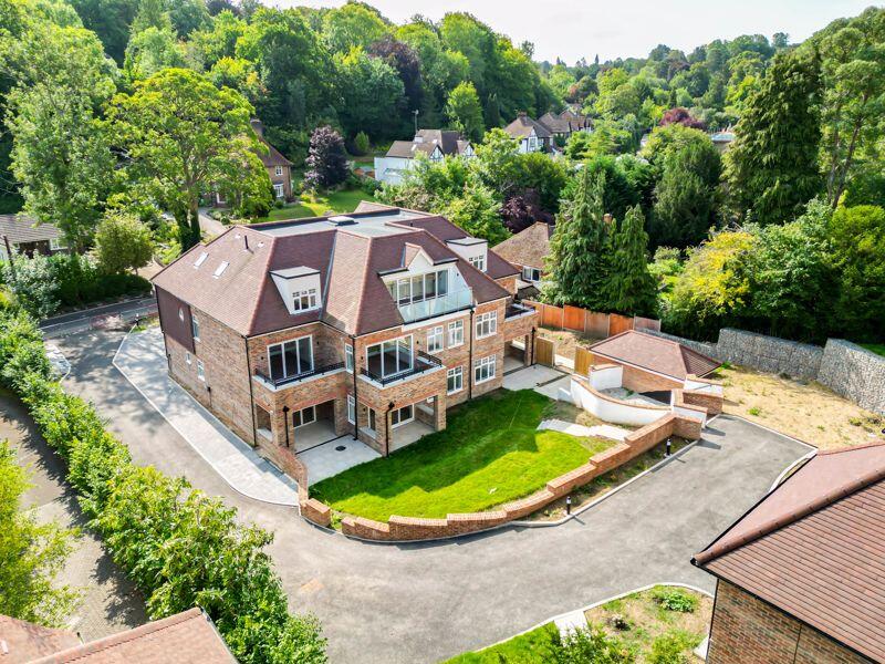 3 bed Penthouse for rent in Purley. From Rayners Town & Country - Warlingham