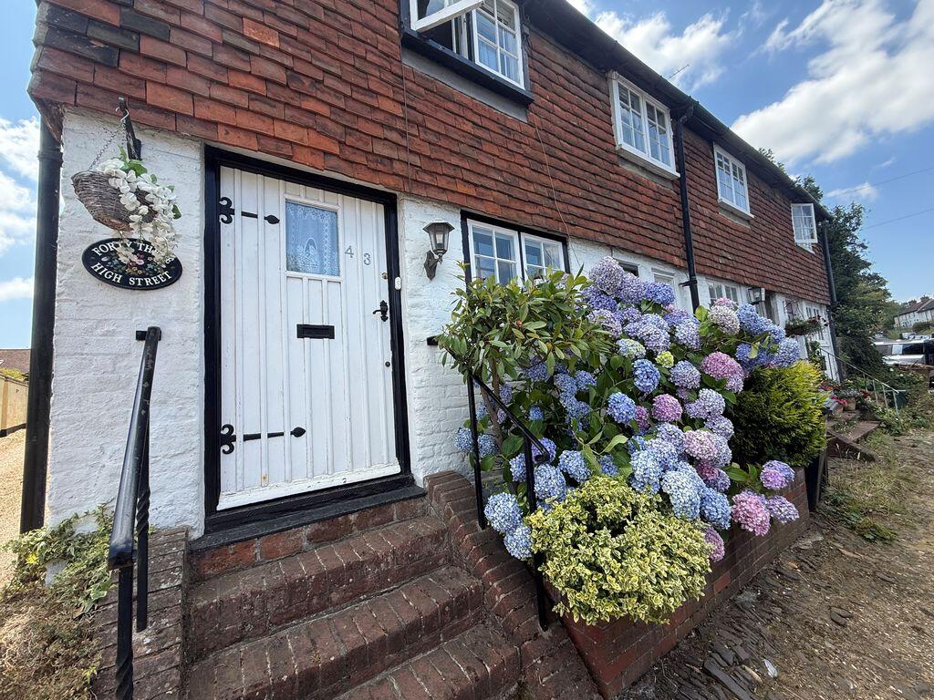 2 bed Cottage for rent in Bletchingley. From Rayners Town & Country - Warlingham 2 bed Cottage for rent in Bletchingley. From Rayners Town & Country - Warlingham