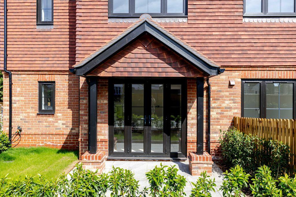 2 bed 1st Floor Flat for rent in Warlingham. From Rayners Town & Country - Warlingham 2 bed 1st Floor Flat for rent in Warlingham. From Rayners Town & Country - Warlingham