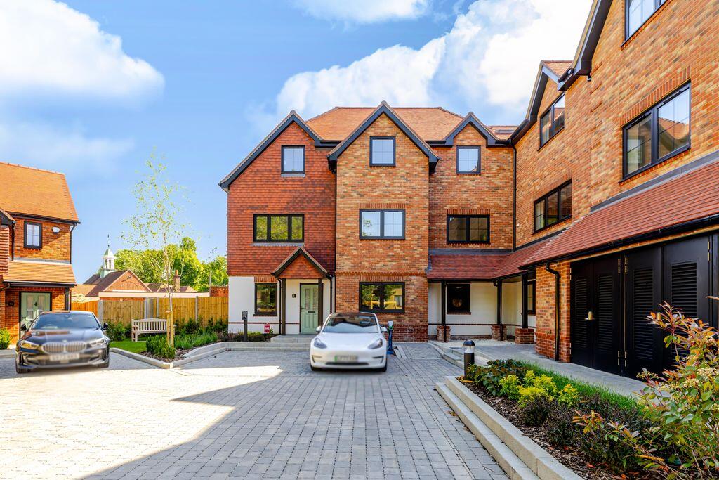 2 bed 1st Floor Flat for rent in Warlingham. From Rayners Town & Country - Warlingham
