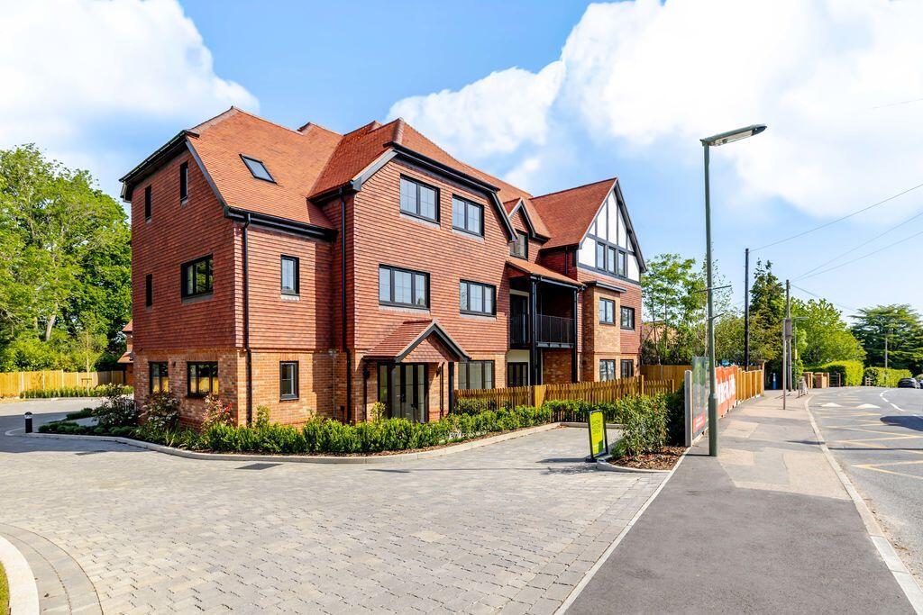 1 bed 1st Floor Flat for rent in Warlingham. From Rayners Town & Country - Warlingham