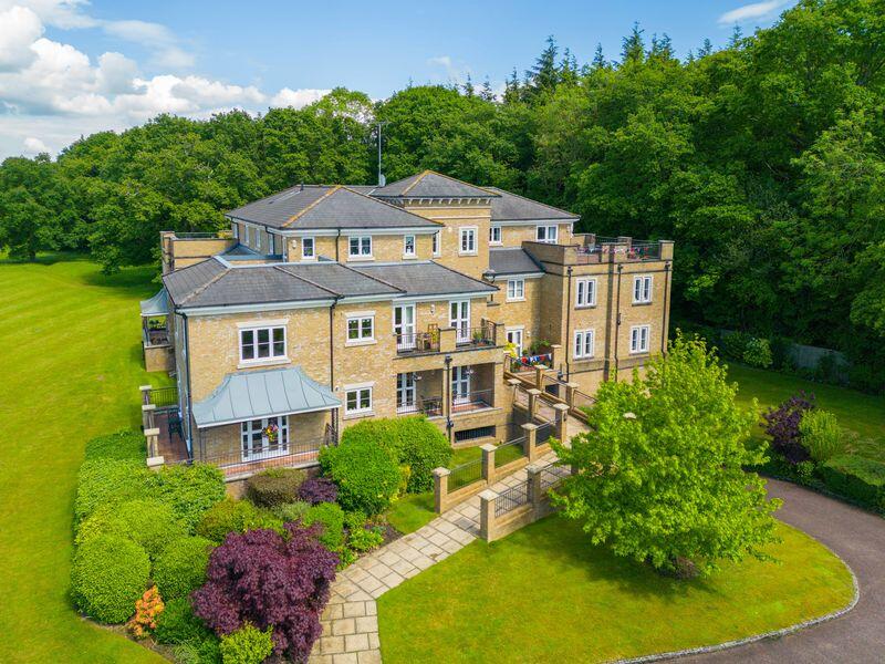 3 bed 1st Floor Flat for rent in Chelsham. From Rayners Town & Country - Warlingham