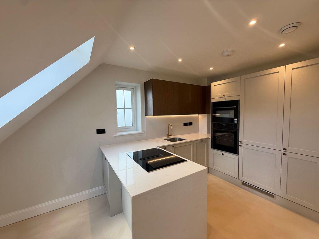 2 bed 1st Floor Flat for rent in Warlingham. From Rayners Town & Country - Warlingham