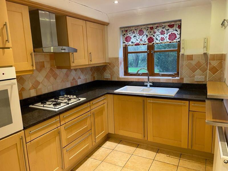 2 bed Apartment for rent in South Godstone. From Rayners Town & Country - Warlingham