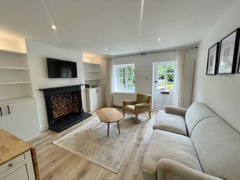 2 bed Cottage for rent in Woldingham Garden Village. From Rayners Town & Country - Warlingham