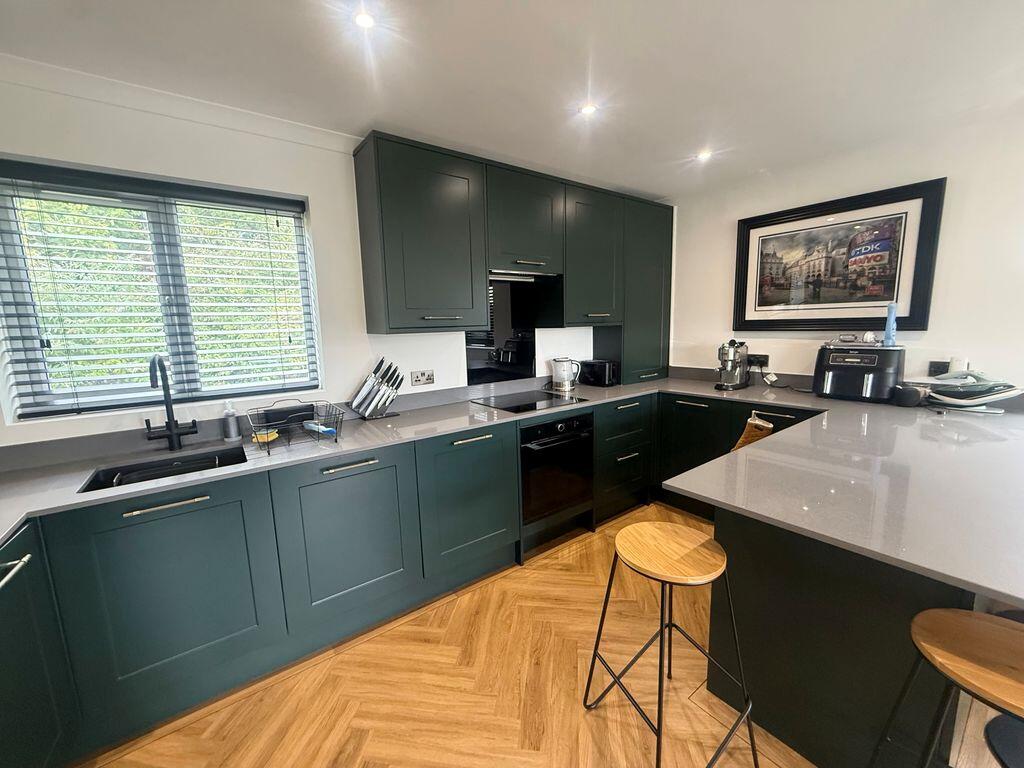 2 bed Apartment for rent in Warlingham. From Rayners Town & Country - Warlingham