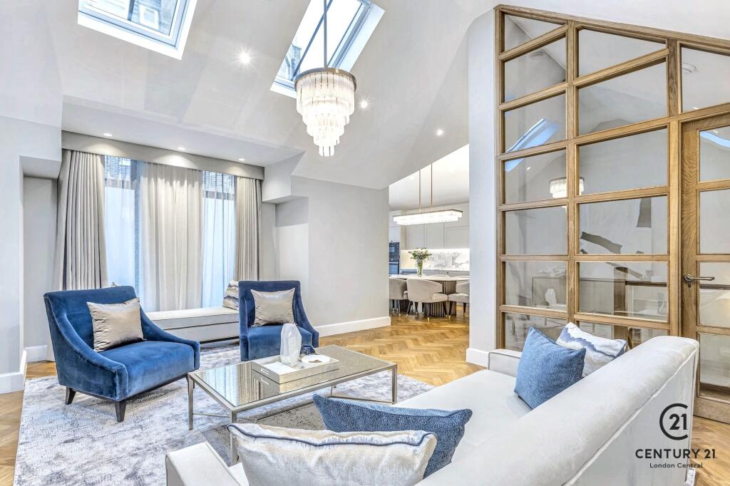 4 bed Mews for rent in London. From Century 21 London Central - Westminster