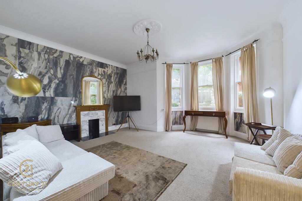 3 bed Apartment for rent in Westminster. From Century 21 London Central - Westminster