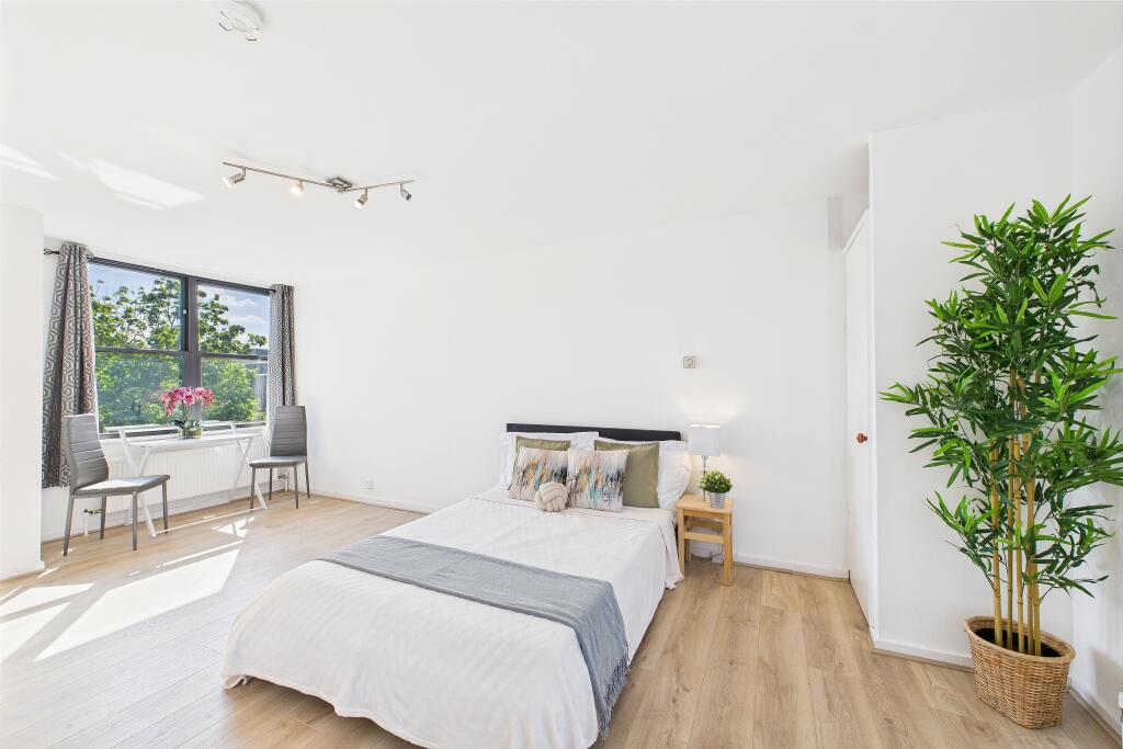 4 bed Apartment for rent in London. From Century 21 London Central - Westminster