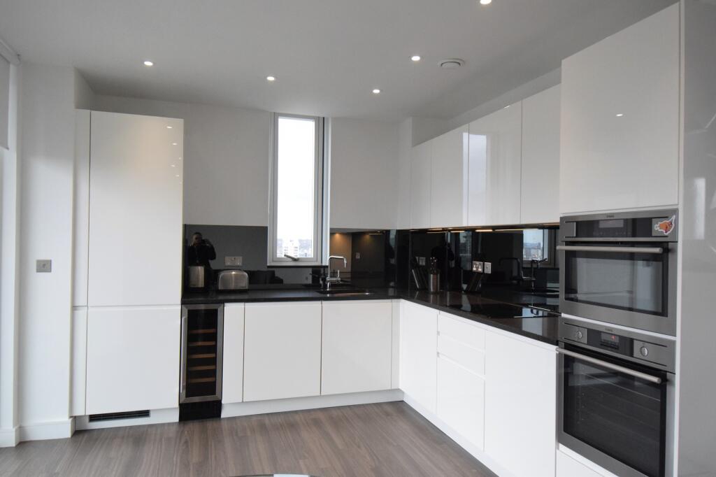 2 bed Apartment for rent in Clapham. From Century 21 London Central - Westminster