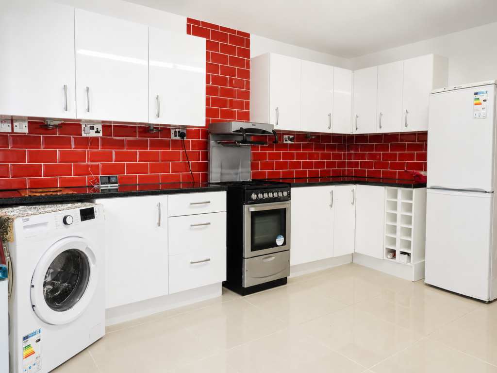 4 bed Mid Terraced House for rent in Camberwell. From Century 21 London Central - Westminster