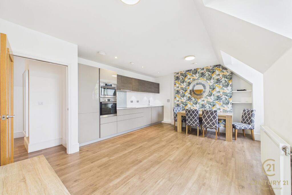 3 bed Apartment for rent in Darenth. From Century 21 London Central - Westminster 3 bed Apartment for rent in Darenth. From Century 21 London Central - Westminster