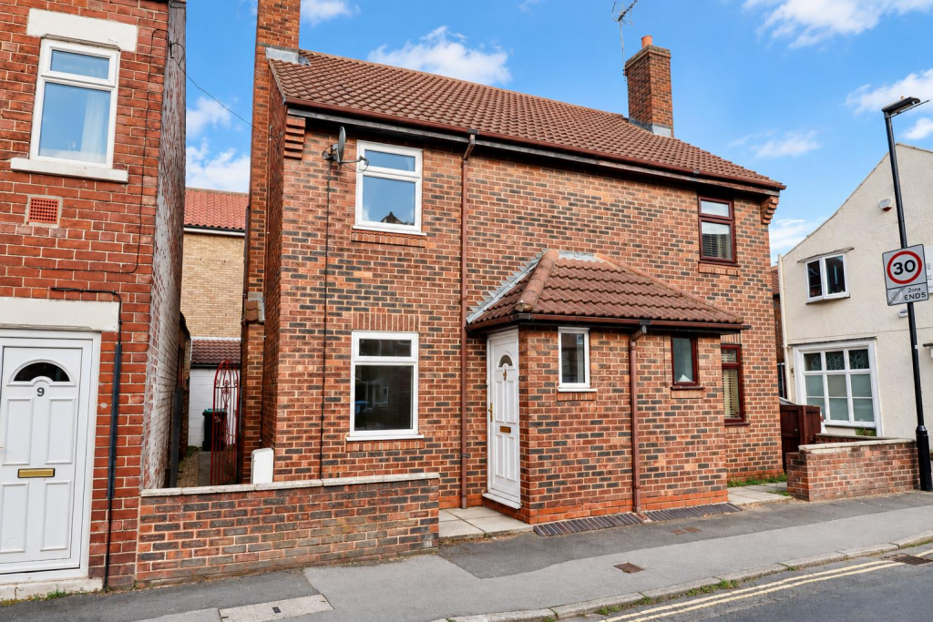 2 bed Mid Terraced House for rent in Pocklington. From Clubleys - Pocklington