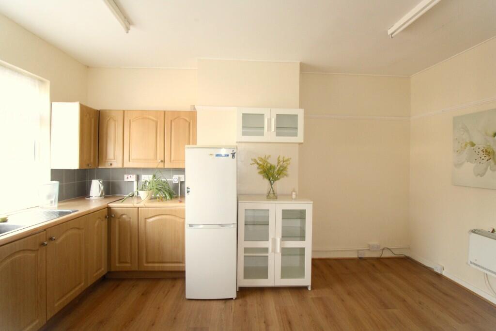 3 bed Flat for rent in London. From RE/MAX Vision