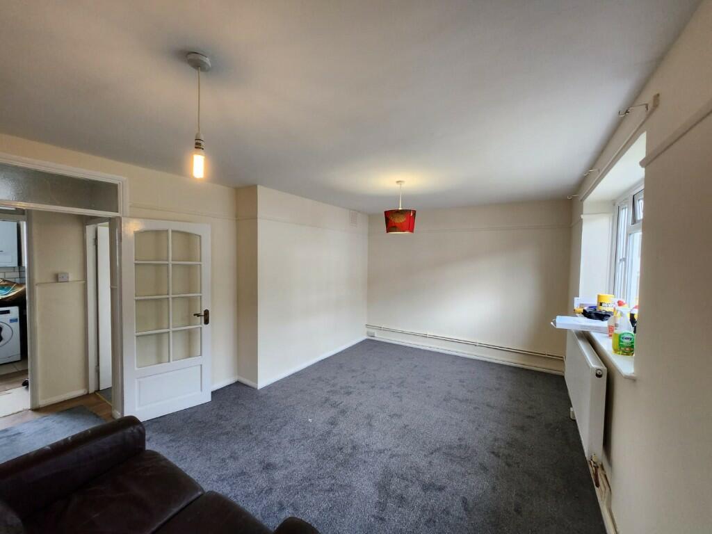 2 bed Flat for rent in London. From RE/MAX Vision